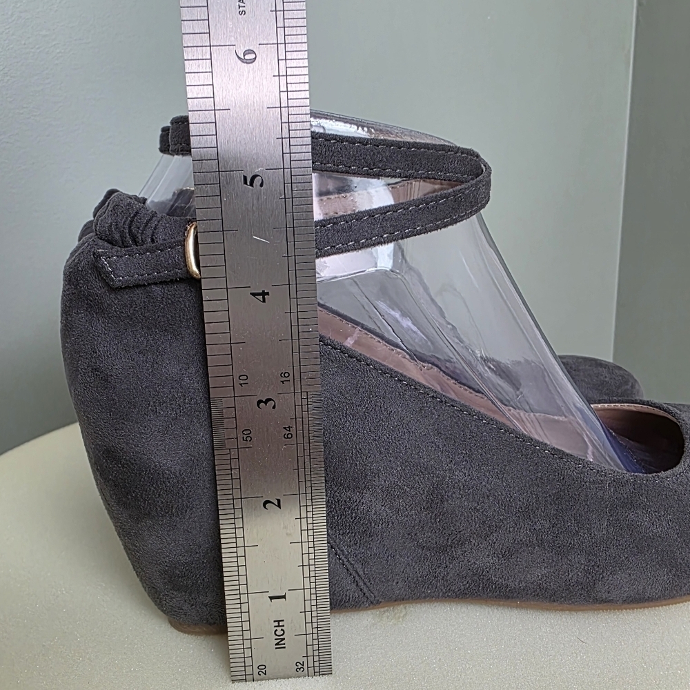 Journee Collection Tibby Grey Faux Suede Ankle Strap Wedges Size 7.5 NEW IN BOX! - Picture 10 of 14